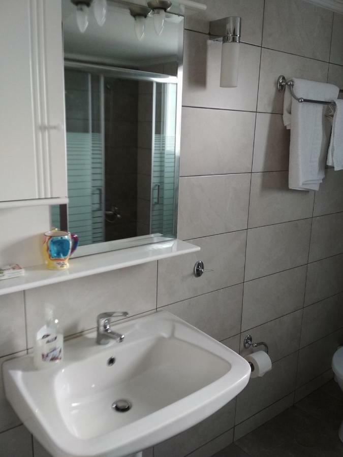 Zeras Apartments Adamantas Eksteriør billede